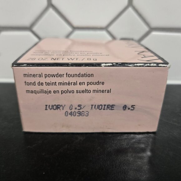 Mary Kay Mineral Powder Foundation Ivory 0.5 Discontinued .28 OZ NEW - Picture 2 of 5